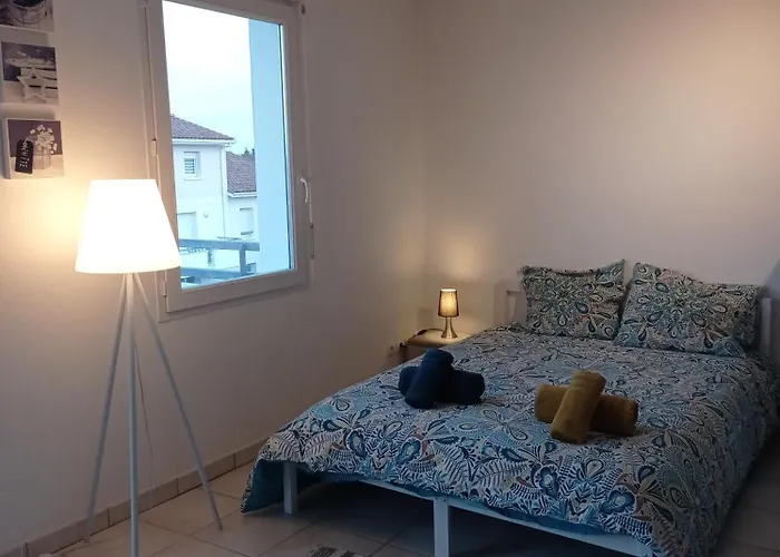 Proche De La Gare Avec Le Calme Des Vignes.